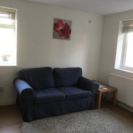 Large Private Room With En-Suite In The House For Professionals Staines-upon-Thames Zewnętrze zdjęcie