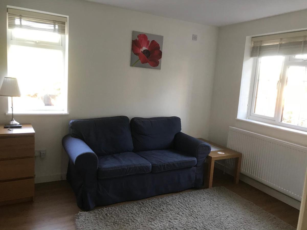 Large Private Room With En-Suite In The House For Professionals Staines-upon-Thames Zewnętrze zdjęcie